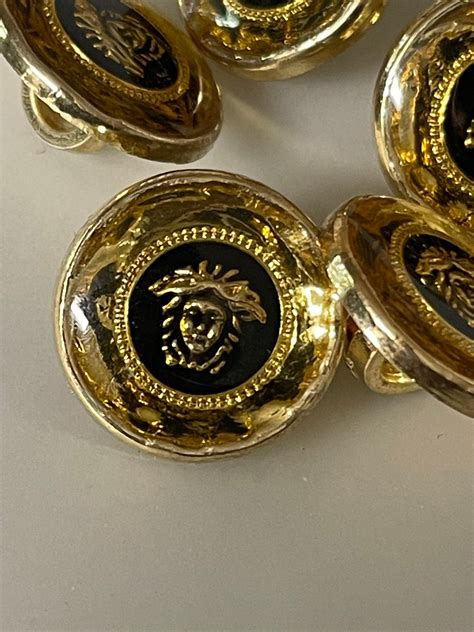 Button Versace .